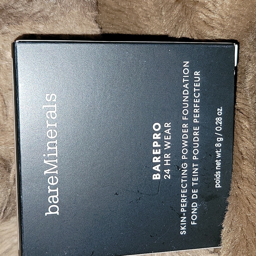 bareMinerals BAREPRO 24 HR Wear Foundation - Black Packaging